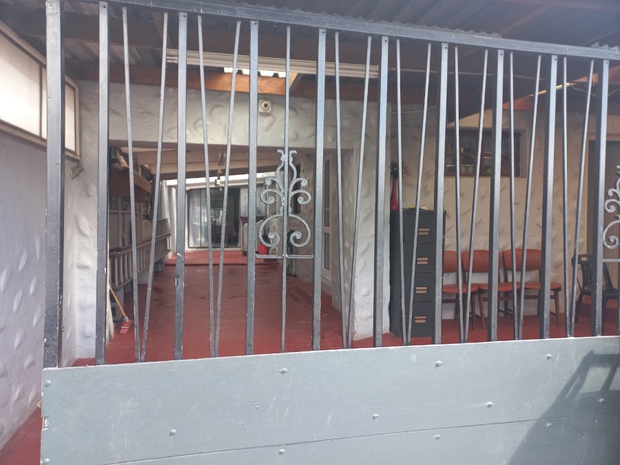 4 Bedroom Property for Sale in Lentegeur Western Cape